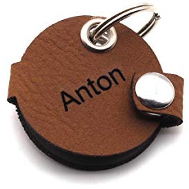 CopterFarm Hundemarkentasche für Hunde am Halsband | mit Gravur, Druckknopf | Kunstleder, Echtleder | Hundemarke | individuell beidseitig graviert (Braun, Rund)