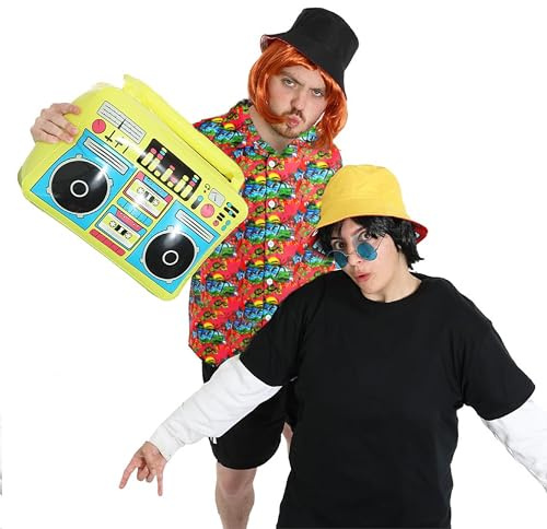 Superstar DJ Duo-kostym – röd hawaiiansk skjorta, ingefära peruk, svart hinkhatt, svart hatt, gul hinkhatt, runda blå linsglasögon, uppblåsbar boombox – vuxna TV-film maskeraddräkt