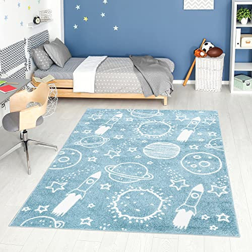 carpet city Teppich Kinderzimmer Weltall - Blau - 140x200 cm - Kinderteppich Kurzflor mit Sternen, Raketen, Planeten - Weicher Flor