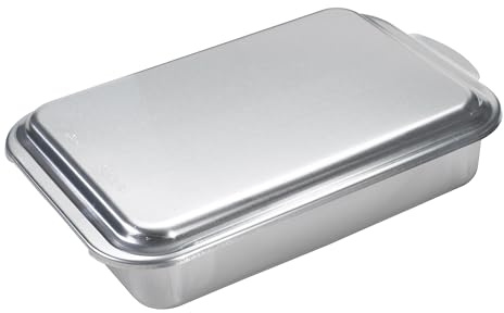 Nordic Ware Naturals Bandeja de horno con tapa para mantener la frescura, molde para tarta clásico de metal, bandeja de aluminio antiadherente fabricada en EE. UU., color: plateado