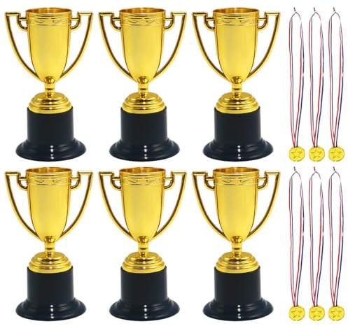 ATBUSS 6 Mini Trofeos Dorados Y 6 Medallas, Pequeños Trofeos De Plástico, Accesorios De Decoración De Escritorio, Adecuados para Regalos De Fiesta, Competiciones Y Deportes.