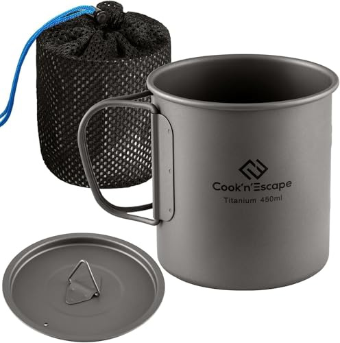 COOK'N'ESCAPE Taza de titanio para camping – Taza de camping ultraligera con asa plegable, colgante, resistente al calor, ideal para camping, senderismo y picnic al aire libre (450 ml con tapa)