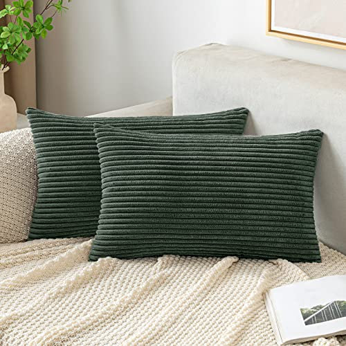 EMEMA Kissenbezug 30x50 cm Weihnachten Kordsamt Kissenbezüge Dekokissen Sofakissen Cord Kissenhülle Zierkissenbezug Kord Dekorative Weiche für Sofa Wohnzimmer Schlafzimmer 2er Set Dunkelgrün