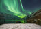 wandmotiv24 Fototapete mit Blick vom Balkon - Grünes Polarlicht, XXL 400 x 280 cm - 8 Teile, Wanddeko, Wandbild, Wandtapete, Raumerweiterung,Landschaft M0603