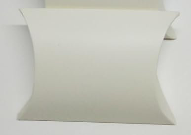 KEILEOHO 150 Stück Kissenschachtel Kraftpapier Weiß mit Juteschnur, 13 x 8,8 x 3,5 cm Geschenkkartons Klein Kissen Geschenkboxen Geschenkschachtel für Hochzeit, Geburtstag, Festival, Party