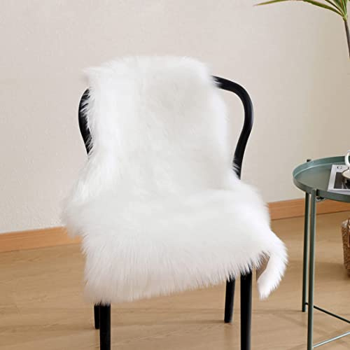 JXLOULAN Soft Faux Fur Sheepskin Rug White 50x80 cm, Fluffy Area Rug Machine Washable, for Bedroom, kids room, Living Room, Nursery Decor