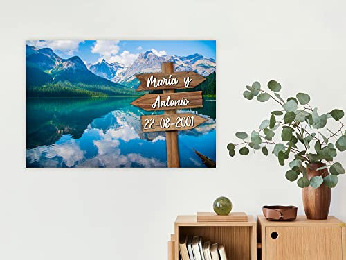 Oedim Cuadro Paisaje Montaña con Nombres Personalizado, Diseño con 3 Flechas, Fabricado en Lienzo + Bastidor, 60x50cm, Cuadro Original, Resistente y Económico