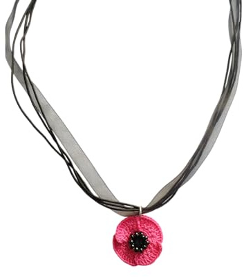 Collana con fiore all’uncinetto fucsia – Gioiello artigianale con cordini in organza nera