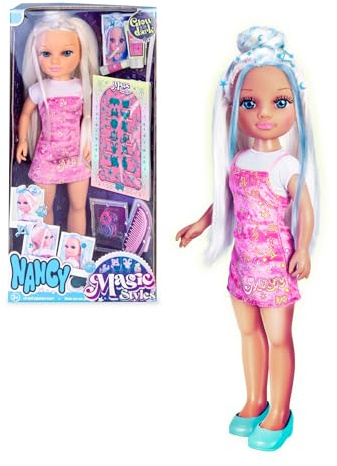 Nancy - Magic Styles, muñeca para Peinar y Decorar el Pelo, Crear Peinados en función del Horóscopo y Accesorios Que Brillan en la Oscuridad. Desde 3 años, Famosa (NAC67000)
