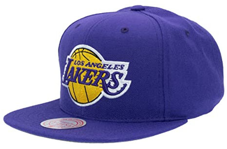 Mitchell & Ness La nuova collezione Snapback Mitchell & Ness propone i classici loghi NBA finemente ricamati sulla fronte. DETTAGLI PRODOTTO Cappellino visiera piatta con chiusura regolabile snapback