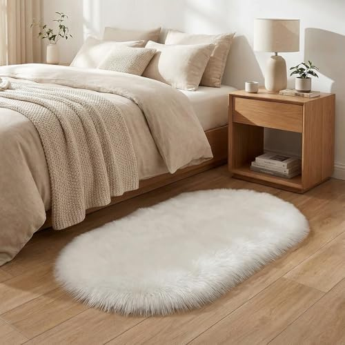 Fluffy Faux Sheepskin Rug - Faux Fur Rug - 60x90cm Non-Slip Washable Furry Carpet Soft Shaggy Area Rug, Small Fluffy Bedside Rugs for Bedroom, Living Room, Nursery and Sofa Floor Decor (White)