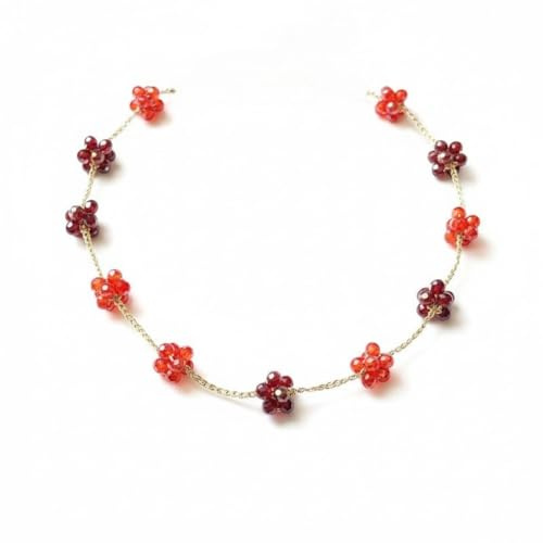 Collana artigianale fatta a mano, lavorata all'uncinetto con filato prezioso Lurex e cristalli in vetro sfumature del rosso, chiusura asola con bottone cristallo – Gioiello elegante. Pezzo unico.