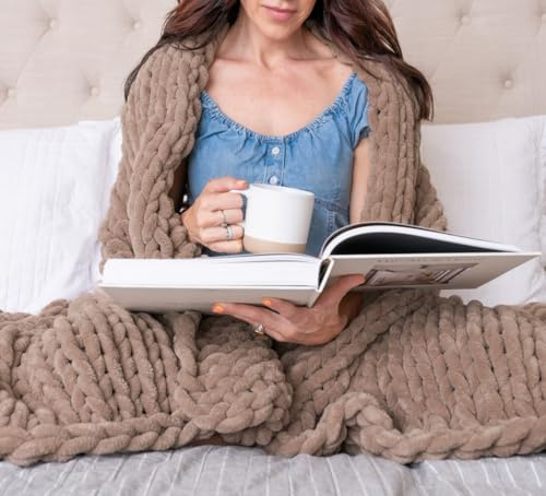 SAMIAH LUXE Chunky Knit Throw Blanket 50x60, Sandstone Brown Chenille Throw Blanket for Couch Bed Sofa, Soft Fluffy Cable Knit Blanket, Oeko-TEX Certified, Machine Washable