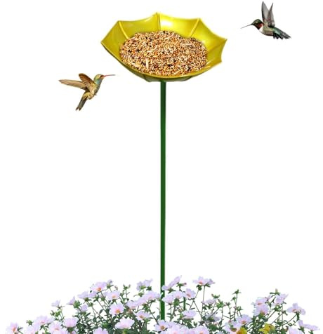 Stazione di irrigazione per api in giardino, ciotola per bevande e bagno di impollinatori, abbeveratoio con acqua e un picchetto per api, nei parchi, fattorie, prati, cortili, giardini ed è