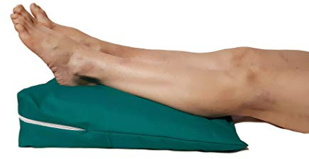 ALZAGAMBE -Verde- Cuscino a Cuneo per le Gambe e Ginocchia Ortopedico Terapeutico da Letto con Imbottitura Naturale in Pula di Grano Saraceno Depolverizzata - Fodera Esterna in Cotone con Cerniera