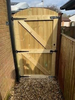 Wooden Garden gate, Strong Durable gate, Treated 13mm T&G Curved, Ledged and Braced 6ft * 3ft Left Hand Hung