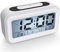 Coolzon Digitale Wecker Batterie, Digitaluhr Wecker Digital mit Großer LED digitalwecker Datum Temperatur Anzeige, Kinderwecker Snooze Reisewecker Nachtlicht, Weiß