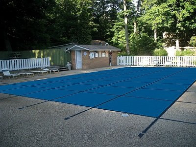Certikin 14ft x 28ft WINTER DEBRIS 'CRISS CROSS' COVER WITH S/STEEL SPRING ANCHORS FOR IN GROUND POOLS COVER SIZE 16ft x 30ft (Image for colour reference only)