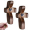 NHQ 2 Pièces Croce in Legno Intagliato,Croce Adulatrice Antistress,Croce Di Consolazione Da Ten-ere In Mano,Ciondoli a Croce,Croce in Legno a Mano croce D'amore Intagliata per Amici Famiglia Pregare