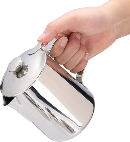 VOBOR Brocca per latte in acciaio inox con coperchio, per caffè, cappuccino, latte, barista (600 ml)