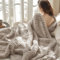 BEDSURE Kuscheldecke Flauschig - Wolldecke & Fleecedecke, Sofadecke, Weiche Warme Grobe Korddecke für Zimmer Deko, Wohn- & Kuscheldecken, Tagesdecke, Beige, 150 x 200 cm