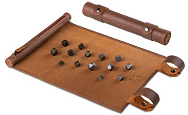 Melia Games RPG kubmatta för rullning inklusive kubset – handgjord kubunderlägg av äkta läder – penn- och pappersmatta med kubfack – för fantasy-rollspel (tobak + järn + bronssatser)
