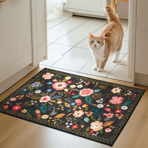 Puremy Tapis Entree Interieur, Paillasson Lavable en Machine, Motif Floral, Style Vintage, à Poils Courts, Antidérapant et Doux, Idéal pour Couloir, entrée ou Cuisine, Noir Vieilli, 66x100cm