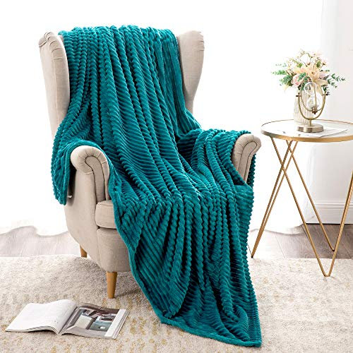 MIULEE Kuscheldecke Fleecedecke Flanell Decke Pompoms Einfarbig Wohndecken Couchdecke Flauschig Überwurf Mikrofaser Tagesdecke Sofadecke Blanket Für Bett Sofa Schlafzimmer Büro 153x203 cm Blaugrün