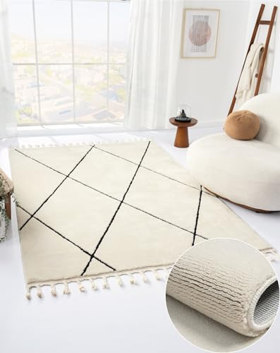 MY-RUG Teppich Ida rechteckig weiß schwarz 140 x 200 cm Esszimmerteppich im Boho Style, Skandinavischer Fellteppich Kunstfell Vintage Teppich mit Fransen, Flauschig im Rauten Muster