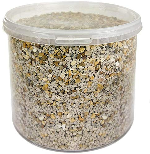 GardenersDream Mixed Poultry Grit | Premium Natural Food Mix | Added Oyster Shell | Rich in Vitamins and Calcium | Strong Beaks, Tough Bones & Large Eggs | Healthy & Developed Animal Feed (2.5L Tub)