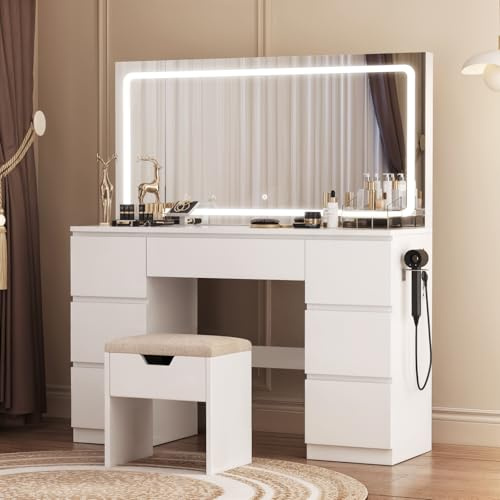 TRIUMPHKEY Coiffeuse avec Grand Miroir LED (115x60cm) et Tabouret Inclus, Table de Maquillage Moderne avec 7 Tiroirs, Station de Recharge et Éclairage Réglable, Meuble de Chambre à Coucher (Blanc)