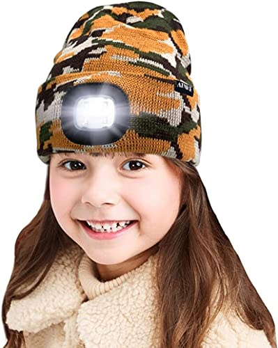 ATNKE Enfants LED Casquette de Bonnet éclairée, Lampe Frontale Rechargeable par USB, Chapeaux de Nuit en Tricot d'hiver Plus Chauds avec lumière Cadeaux de Noël pour garçons Filles/Camouflage Yellow