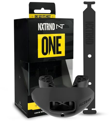 Nxtrnd One Fußball-Mundschutz für Jugendliche, Kinder und Erwachsene - 2 Riemen Enthalten, Kompatibel Mit Hosenträger (Schwarz)