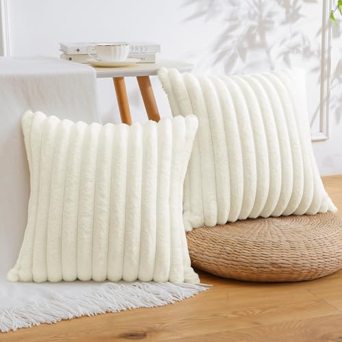 Sungeek Juego de 2 fundas de cojín de piel sintética de conejo blanco crema de 40 x 40 cm, fundas de almohada decorativas de felpa suave y acogedora, fundas de almohada cuadradas de terciopelo para