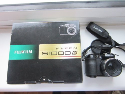 Fujifilm FinePix S1000fd Appareil photo bridge numérique Ecran LCD 2,7 10 MP Zoom optique x12 Noir