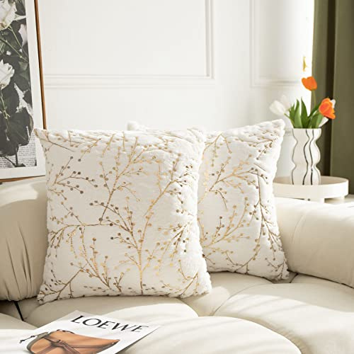 LIGICKY Lot de 2 housses de coussin blanches en fausse fourrure avec branches dorées imprimées de paillettes pour canapé, chambre à coucher, décoration de fête, 40,6 x 40,6 cm, blanc