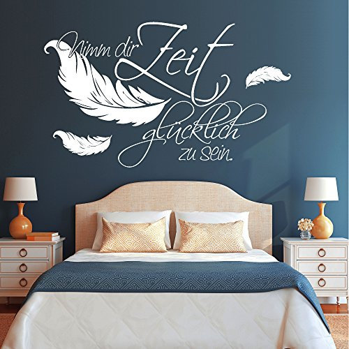 Wandtattoo Loft Nimm Dir Zeit Glücklich zu Sein. Wandtattoo Sprüche – 30 Farben & 3 Größen – selbstklebender Schriftzug mit Federn, Wandtattoo Schlafzimmer, stilvolle Wanddekoration