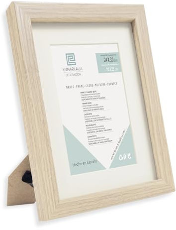Marco de fotos, color Madera Clara, tamaño 24x30 cm con paspartú de 20x25 cm, soporte de pie, colagador horizontal y vertical para montaje en pared, moldura de 18x18mm y cristal , X1 Ud.