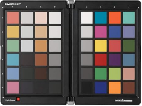 Datacolor Spyder Checkr - Colour Chart for Camera Calibration, 48 Target Colours, with Grey Card for In-Camera White Balance, Ensures Accurate and Consistent Colour with Varied Cameras and Lighting