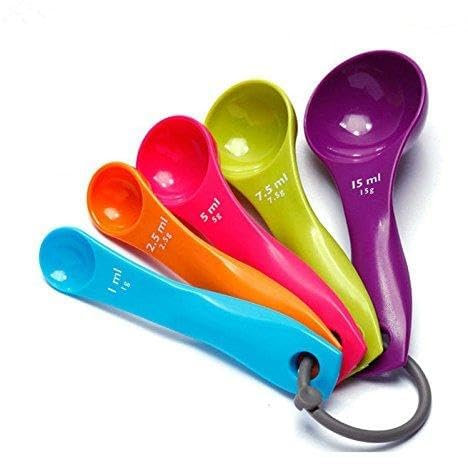 Set de 5 cucharas medidoras para cocina, cuchara para café, sal y azúcar, colores variados.