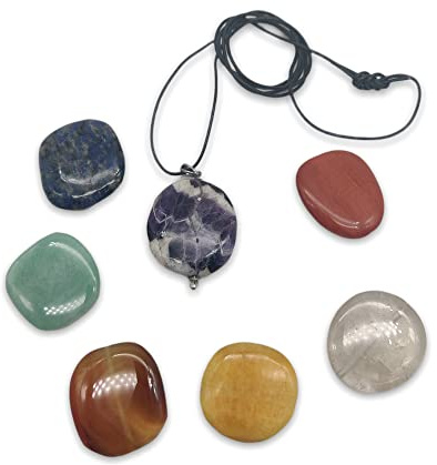 DOJA Barcelona | Collana con Pietre Chakra Intercambiabili | Pietre per Cristalloterapia Rodate | Collana Chakra: Calcite Gialla, Diaspro Rosso, Agata Rossa, Ametista, Quarzo Verde, Quarzo e Sodalite