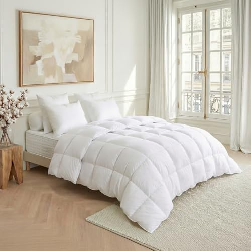 DODO - Couette Chaude Tradition 220x240 cm - Garnissage 70% Duvet d'oie Neuf Naturel - Anti-acariens - Enveloppe Percale de Coton Supérieure - Lit 2 Personnes - Piquage Carreaux Cloisonnés