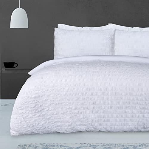 Sleepdown - Set di biancheria da letto con copripiumino e federe con motivo geometrico in rilievo Seersucker, colore: bianco, di facile manutenzione, per letto super king size (220 x 260 cm)