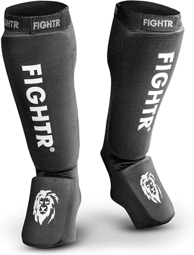 FIGHTR® Parastinchi – con vestibilità perfetta e imbottitura ideale | Parastinchi per calci in kickboxing, MMA, Muay Thai e altre arti marziali