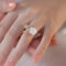 Ring mit Rose und Jade, Gold, Kamelien-Blumen-Jade-Ringe für Frauen, Teenager-Mädchen, offener Jade-Ring mit Blumenmuster, verstellbarer Goldring mit Hetian-Grün-Jade-Perlen, Stapelbarer Ring aus