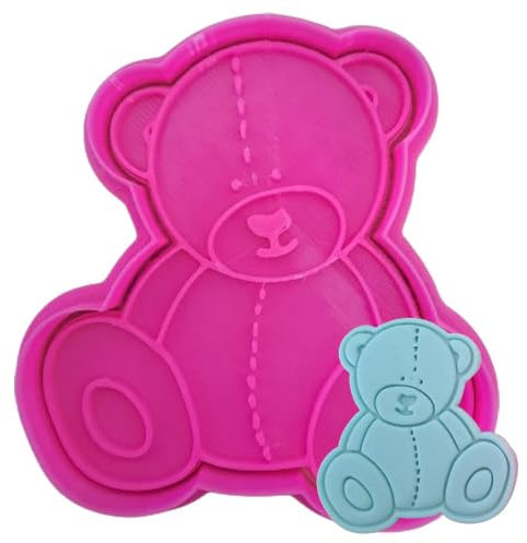Tagliabiscotti.it - Stampino per creare decorazioni in pasta di zucchero a forma di orsetto seduto per biscotti, baby shower, battesimo - Nascita Cookies cutter - Tagliabiscotti - 8cm
