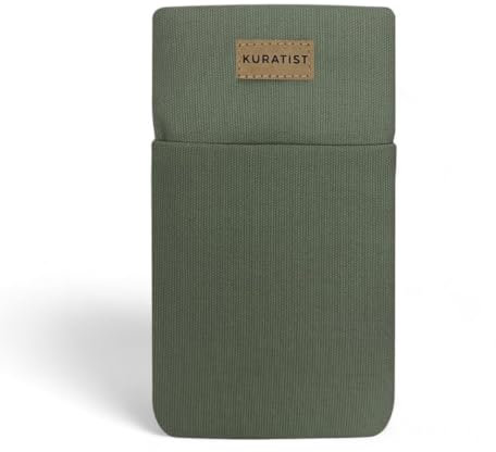 Kuratist Handy-Tasche 'AHOI' - Universell kompatibel (z.B. iPhone 16/15/14/13 Plus/Pro Max) - Handgefertigt aus Baumwoll-Canvas - Mit Schutzklappe - Pine-Grün