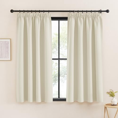 KGORGE Cortinas cortas beige con cinta fruncidora, juego de 2 unidades, 145 x 140 cm (alto x ancho), opacas, 65 % a 70 %, térmicas, protección térmica, cinta fruncidora, color beige claro