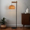 SUNLLOK Boho Rattan Stehlampe für Wohnzimmer, industrielle Bambus Lampenschirm Holz Stehlampe mit Fußschalter, moderne schwarze geflochtene hohe Licht für Küche Insel Schlafzimmer Büro