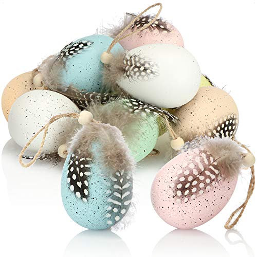 com-four® 12x Ostereier zum Anhängen 7 x 4 cm - Hängedeko für den Osterstrauch - pastellfarbene Ostereier mit Federn und Holzperle in Wachtelei-Optik - Deko-Eier aus Kunststoff
